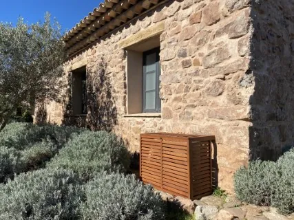 Exemple de la rubrique : Cache clim en bois exotique taille S.